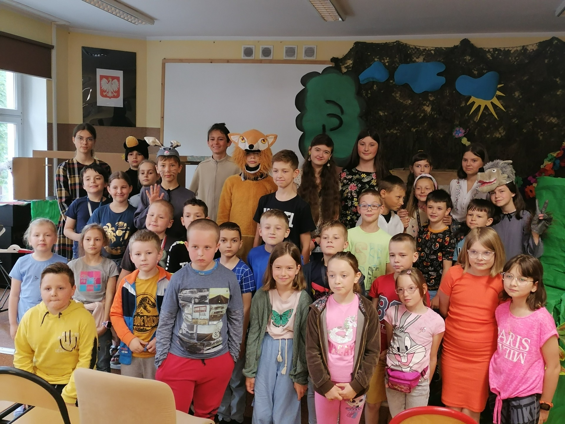 Udział uczniów z kl. VI b z Ukrainy w inscenizacji bajki ukraińskiej Kołobok